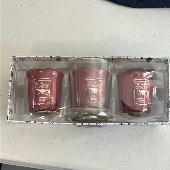 Retired Yankee Candle Votive Gift Set Berry Trifle - Picture 2 of 10